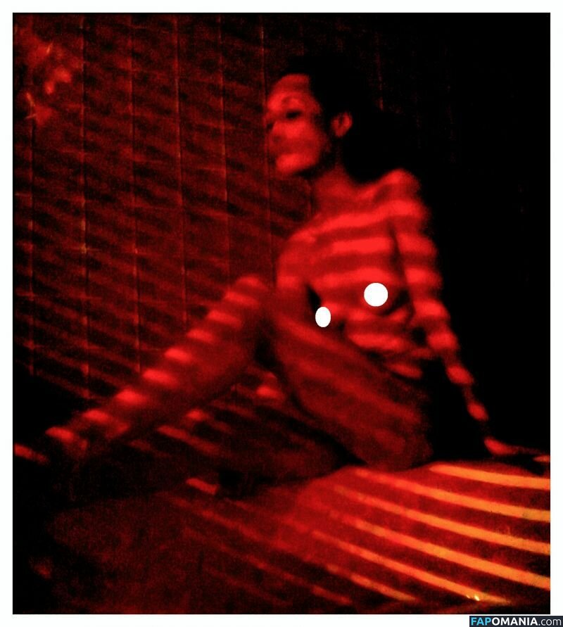 Maggie Q Naken Läckta Foto #3