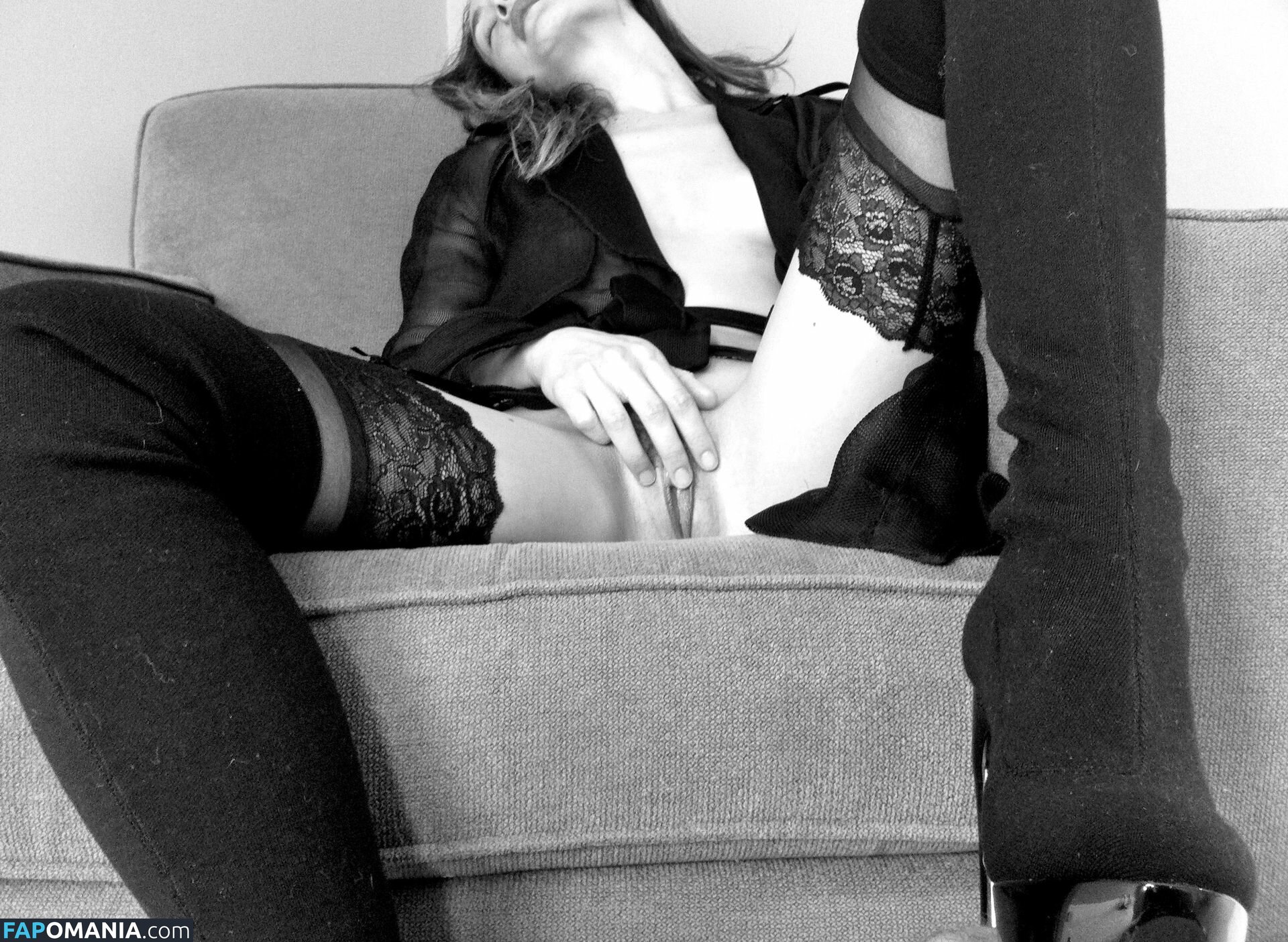 Maggie Q Naken Läckta Foto #4