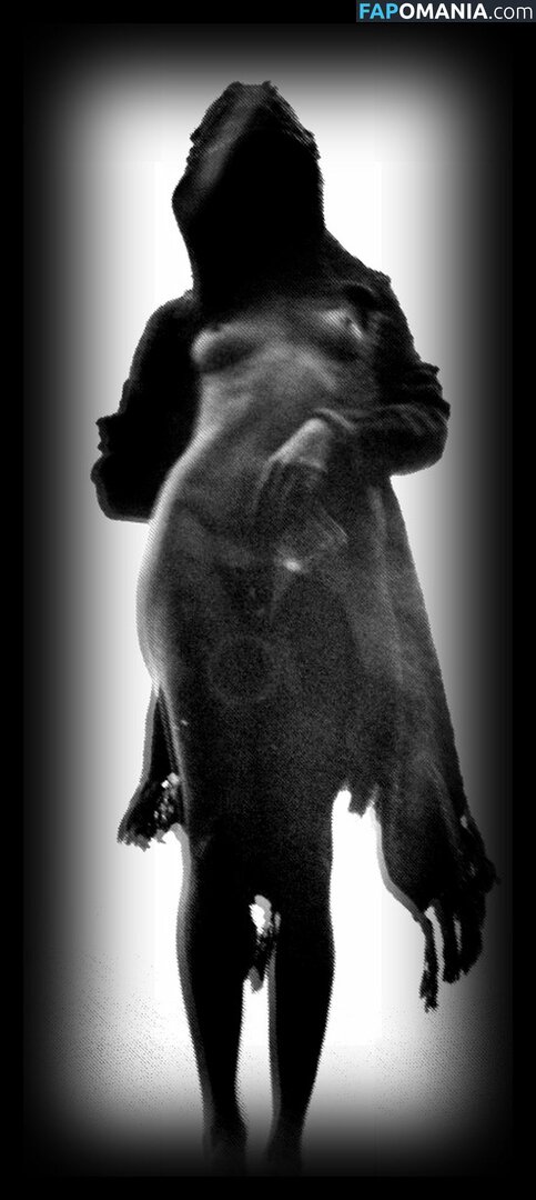 Maggie Q Naken Läckta Foto #8