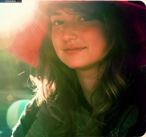 Milana Vayntrub Naken Läckta Foto #1