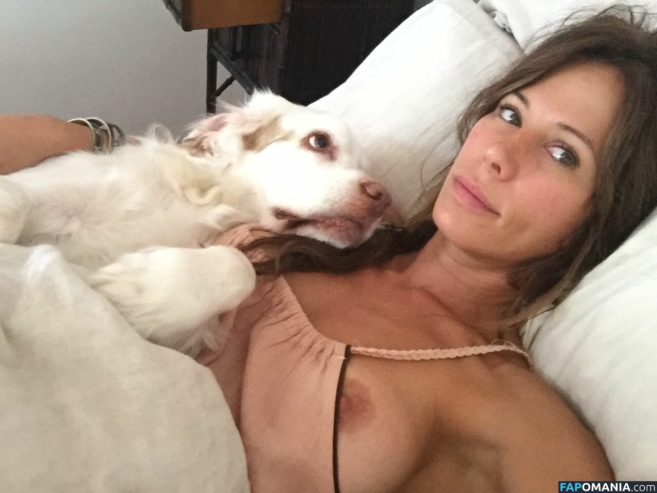 Rhona Mitra Naken Läckta Foto #8