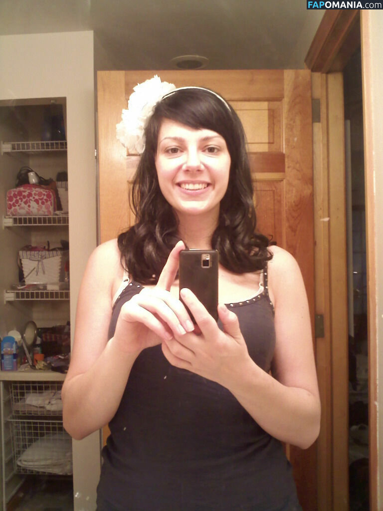 Sally Hager Naken Läckta Foto #17