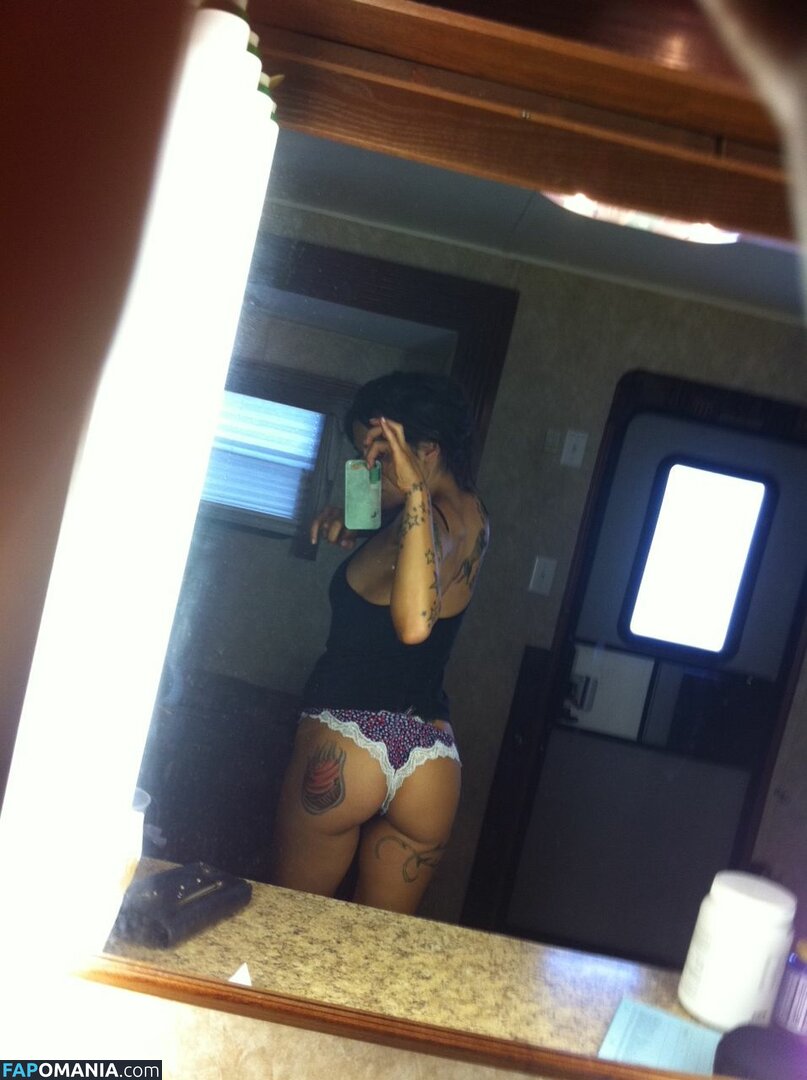 Sarah Sahi Naken Läckta Foto #1