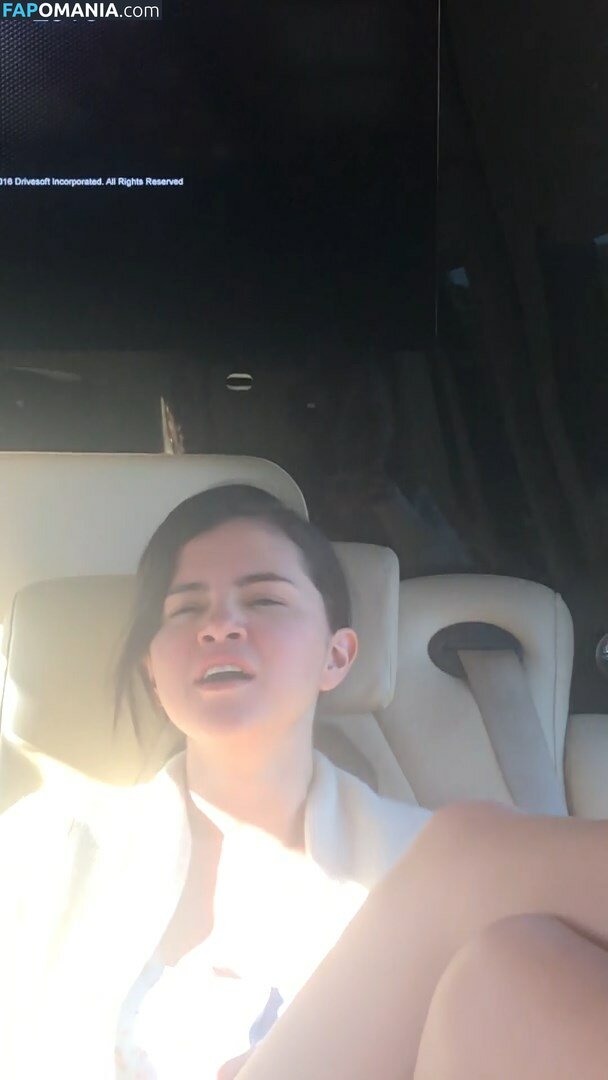 Selena Gomez Naken Läckta Foto #28