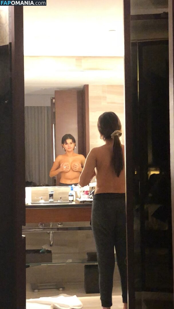 Selena Gomez Naken Läckta Foto #34