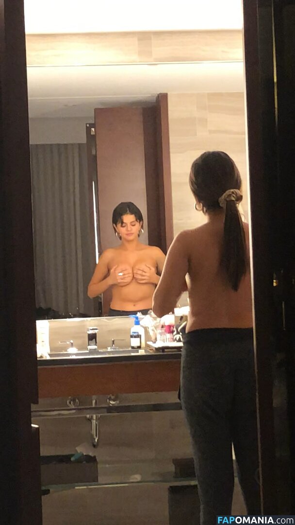 Selena Gomez Naken Läckta Foto #35