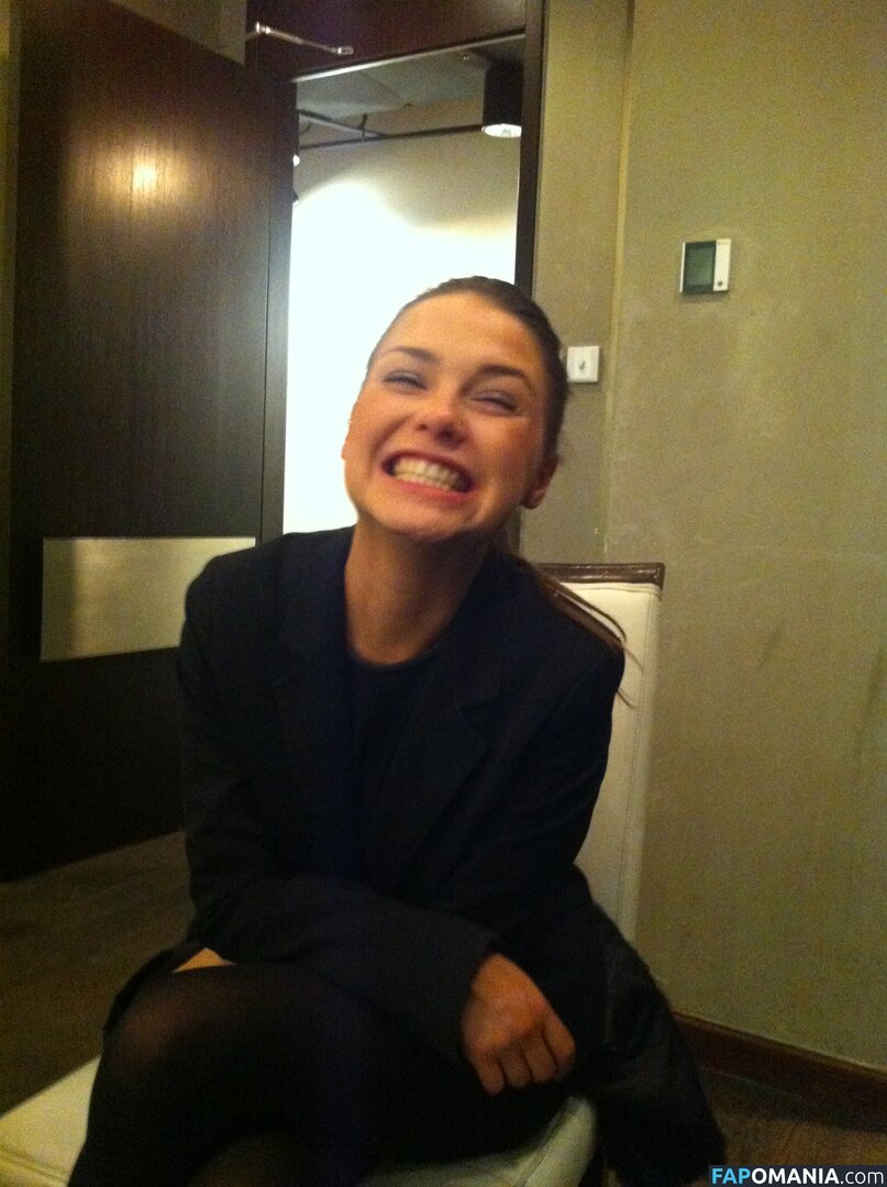 Sophia Roe Naken Läckta Foto #10