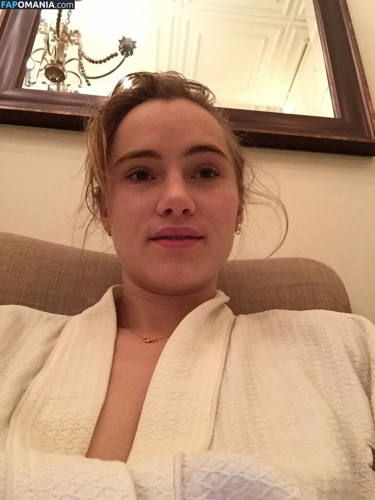 Suki Waterhouse Naken Läckta Foto #1