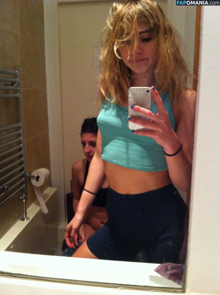 Suki Waterhouse Naken Läckta Foto #46