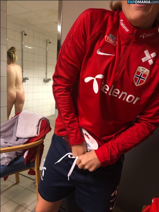 Therese Sessy Asland Naken Läckta Foto #3