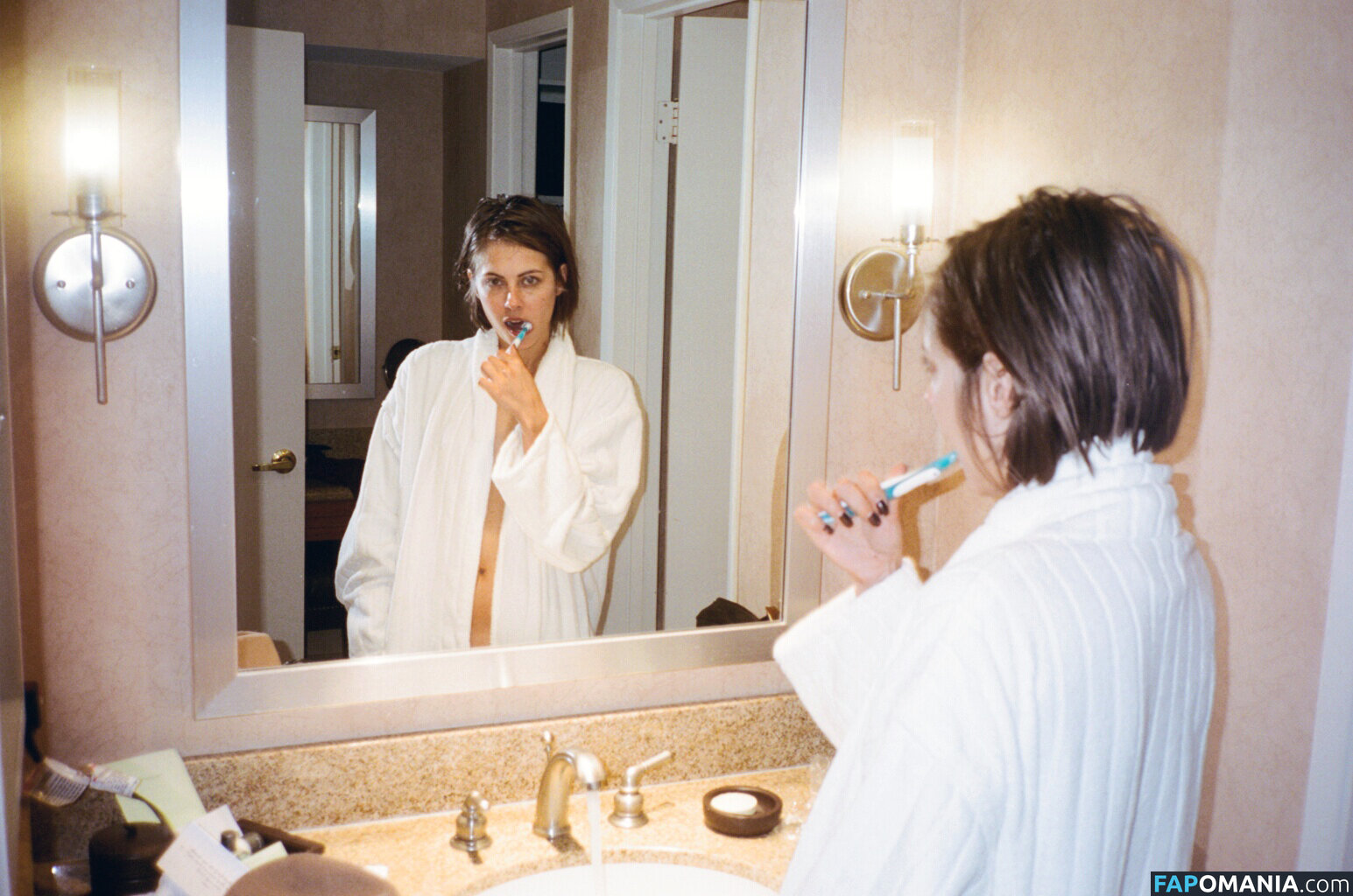 Willa Holland Naken Läckta Foto #5