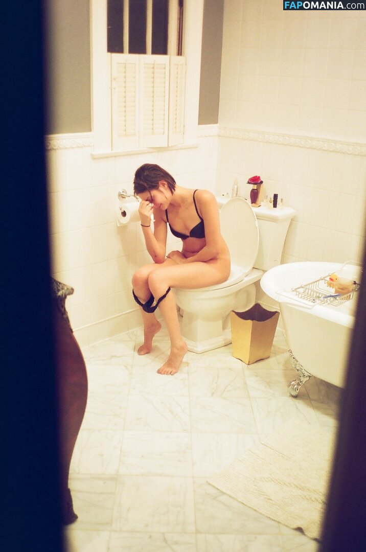 Willa Holland Naken Läckta Foto #8