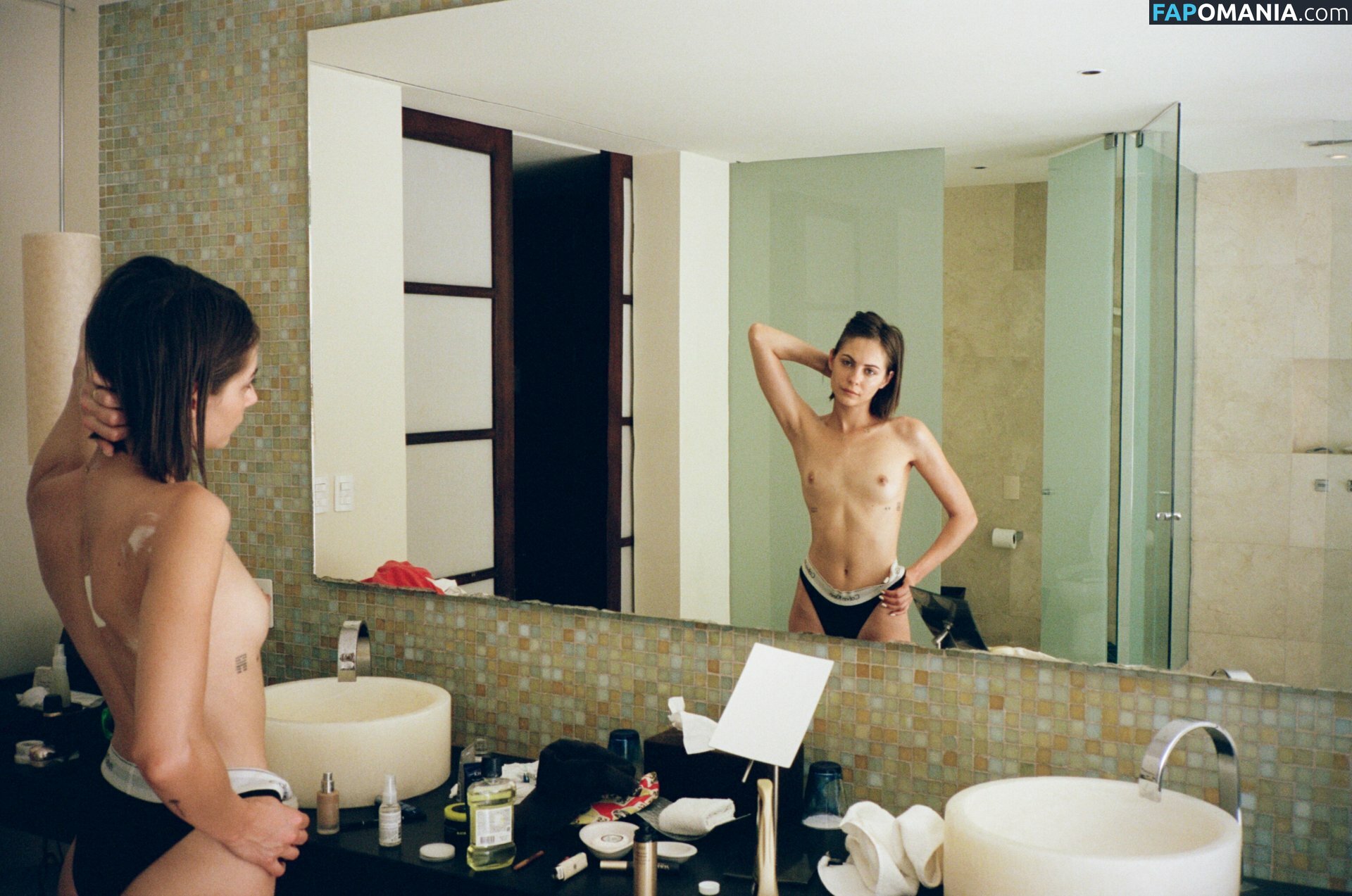 Willa Holland Naken Läckta Foto #39