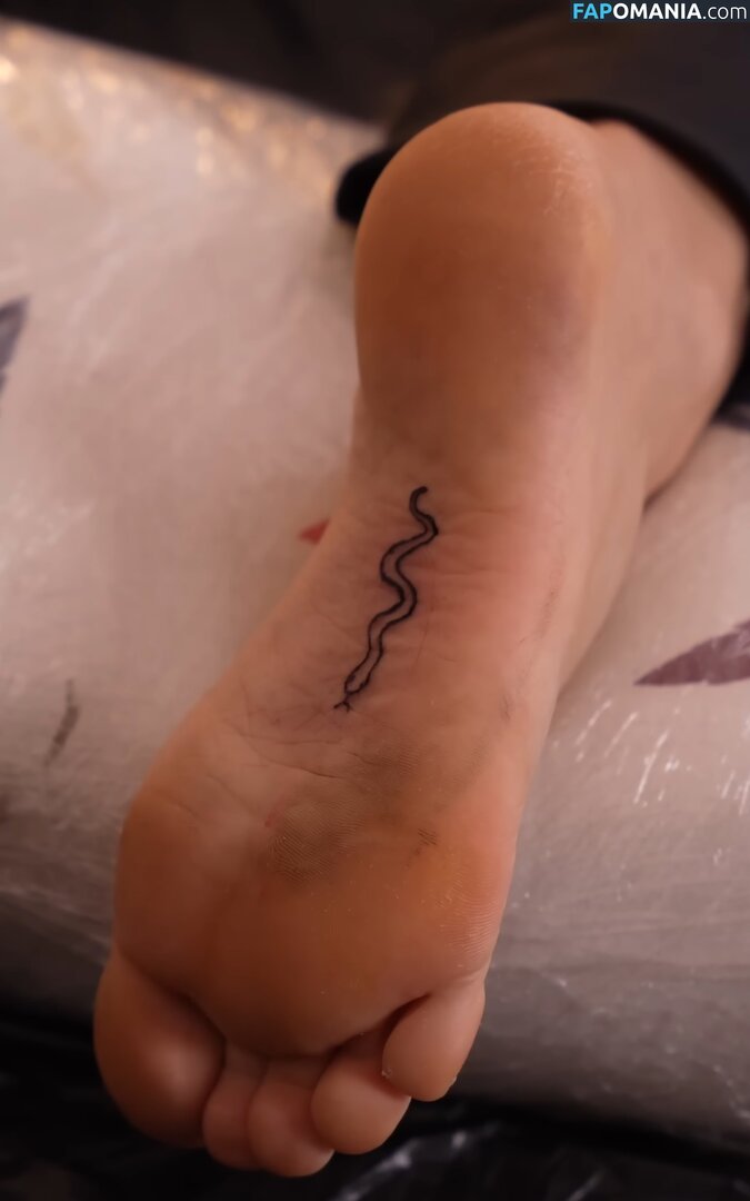 Adeline Chetail Naken OnlyFans  Läckta Foto #4