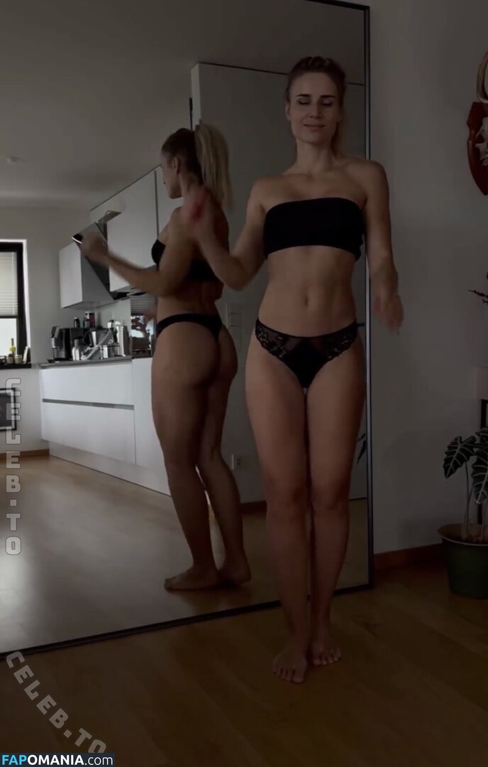 Adrienne Koleszar / adrienne_koleszar Naken OnlyFans  Läckta Foto #1