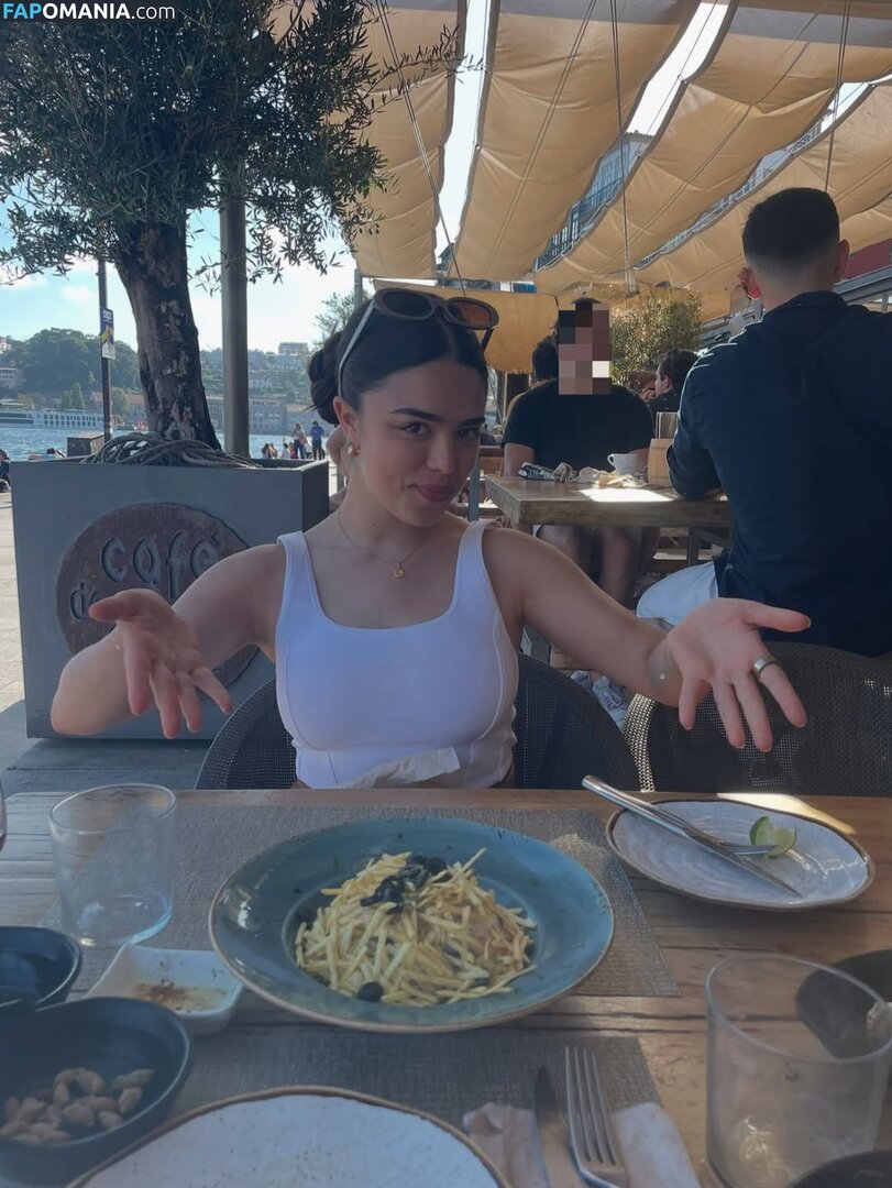 Alexandra Chaves / alexandrachaves Naken OnlyFans  Läckta Foto #1