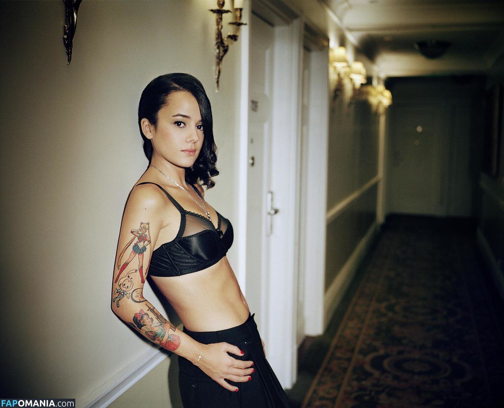 Alizee / alizeeofficiel / alizeesanzeth Naken OnlyFans  Läckta Foto #19