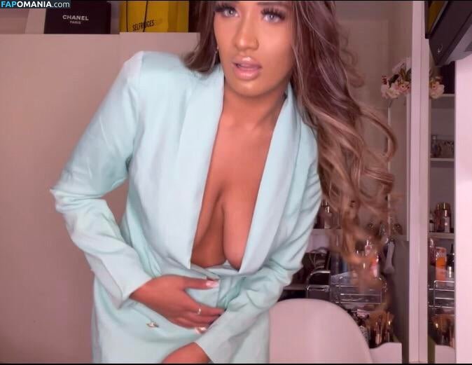 Amina Iqbal / xminaaa_ Naken OnlyFans  Läckta Foto #1