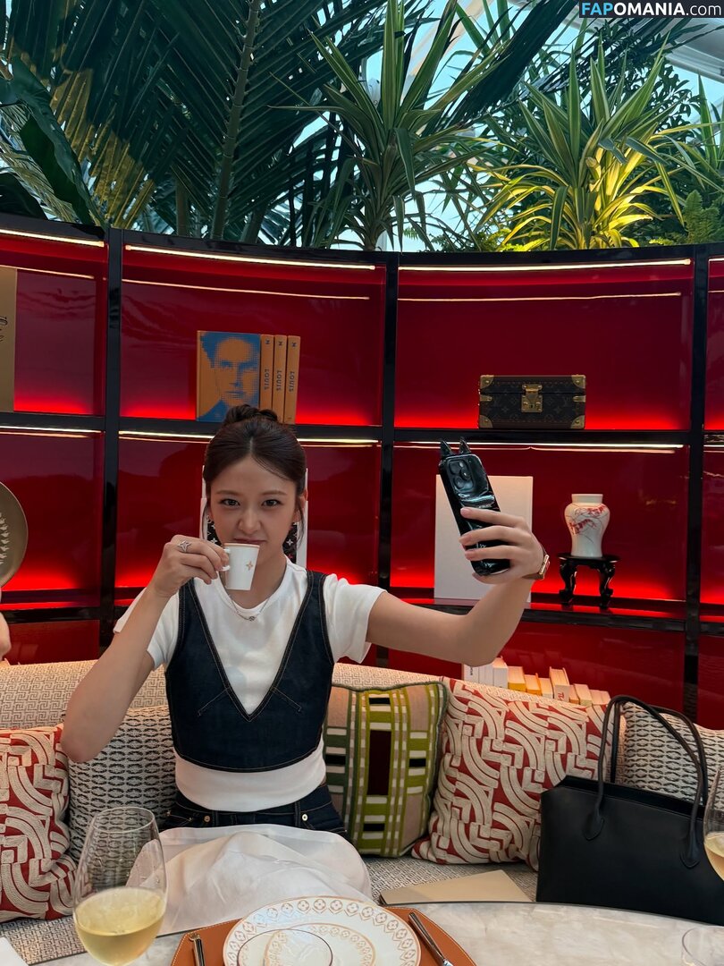 An IVE / An Yujin 안유진 | / _yujin_an Naken OnlyFans  Läckta Foto #4