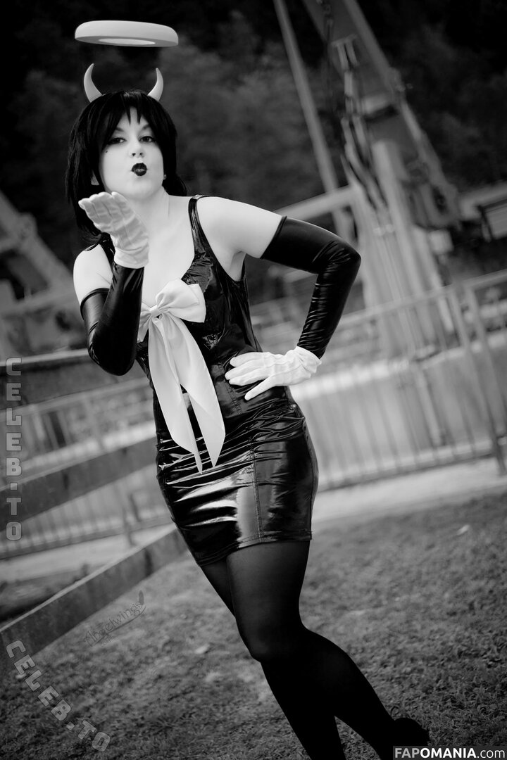 Angelwings_Cos Naken OnlyFans  Läckta Foto #5