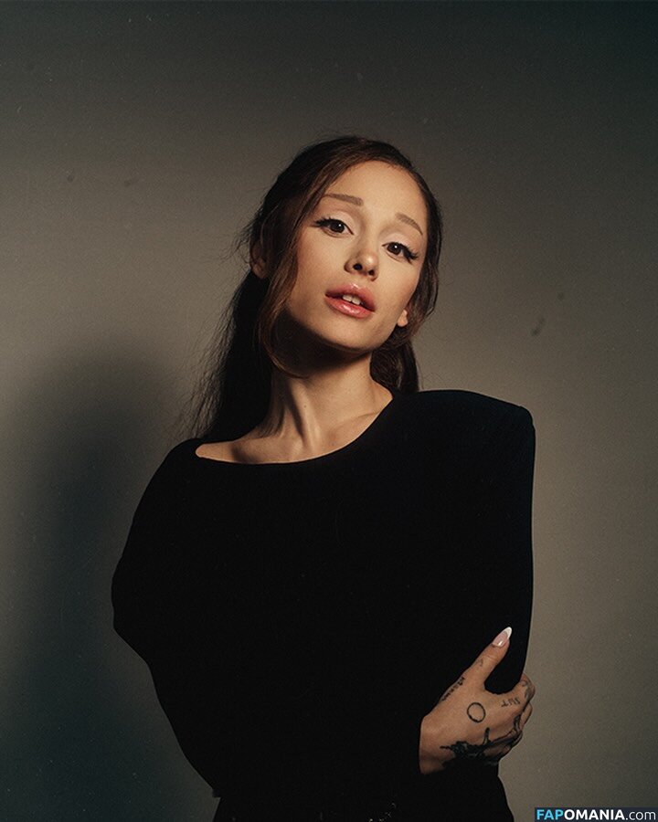 Ariana Grande / arianagrande Naken OnlyFans  Läckta Foto #1