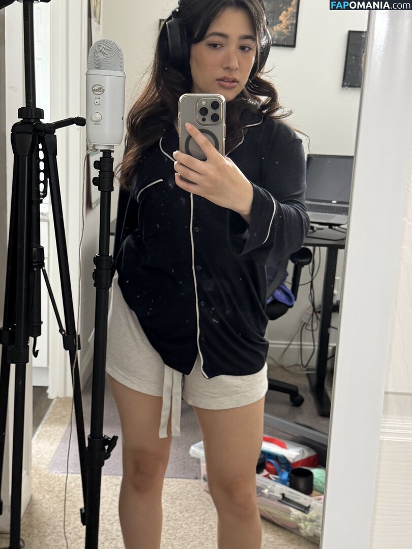 ASMR Viella / asmrvillafam / u150858621 Naken OnlyFans  Läckta Foto #2