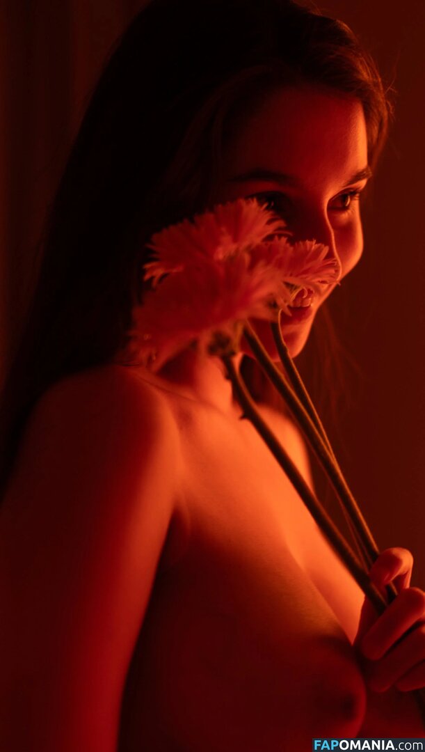 Avrelia Amaris Naken OnlyFans  Läckta Foto #8