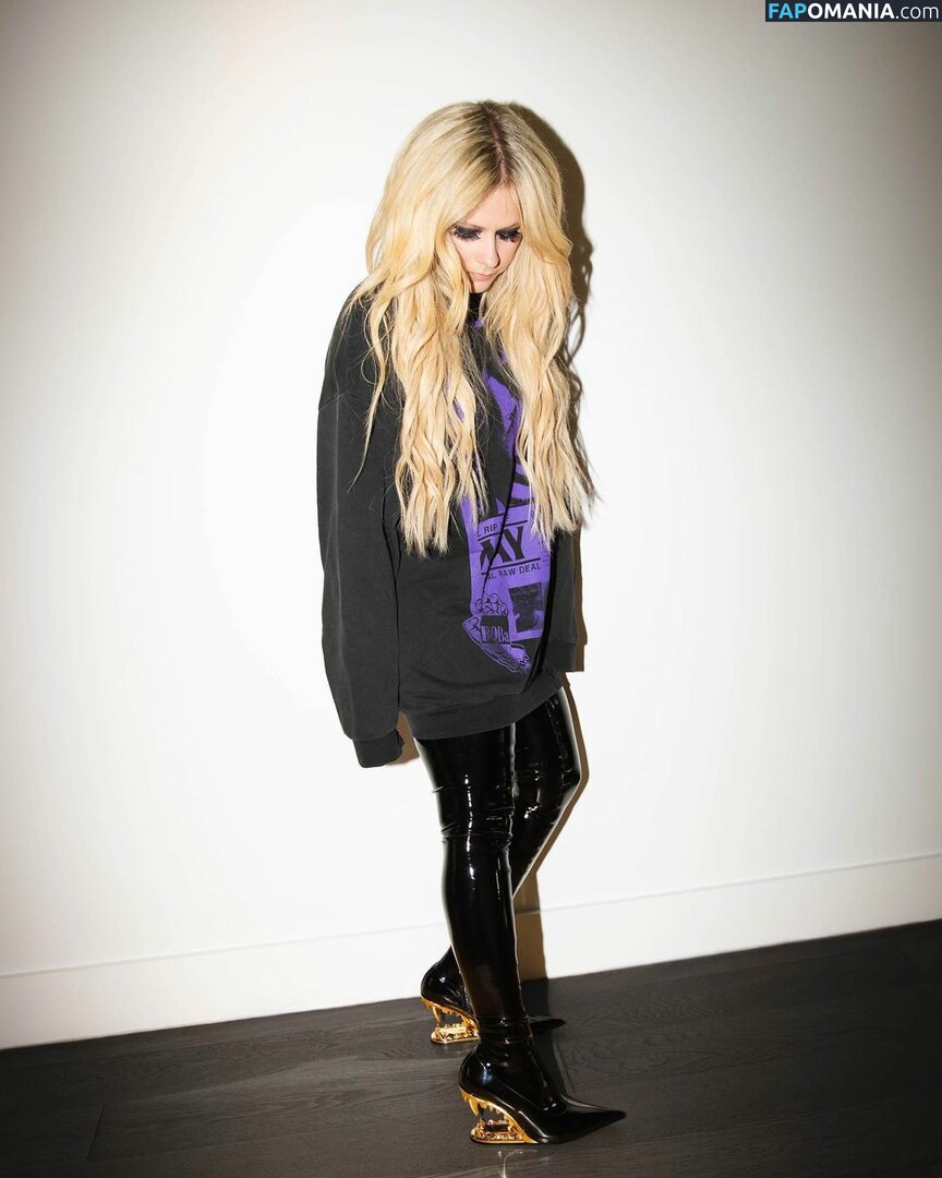 Avril Lavigne Naken Läckta Foto #43