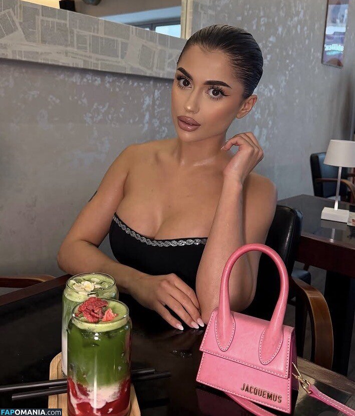 Azra Sokira / e.s.azra Naken OnlyFans  Läckta Foto #2