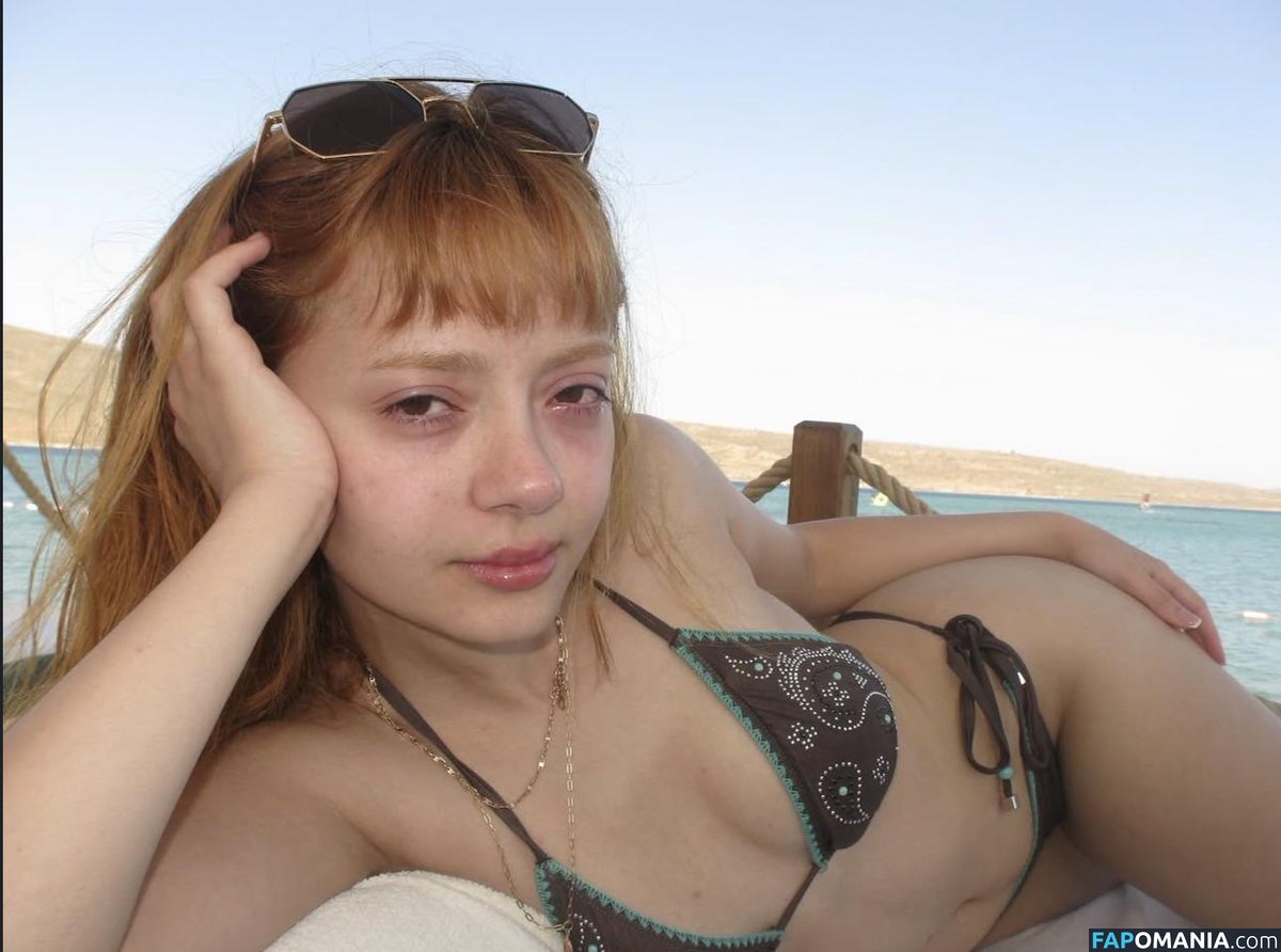 Büşra Zeynep Çetin Naken OnlyFans  Läckta Foto #9