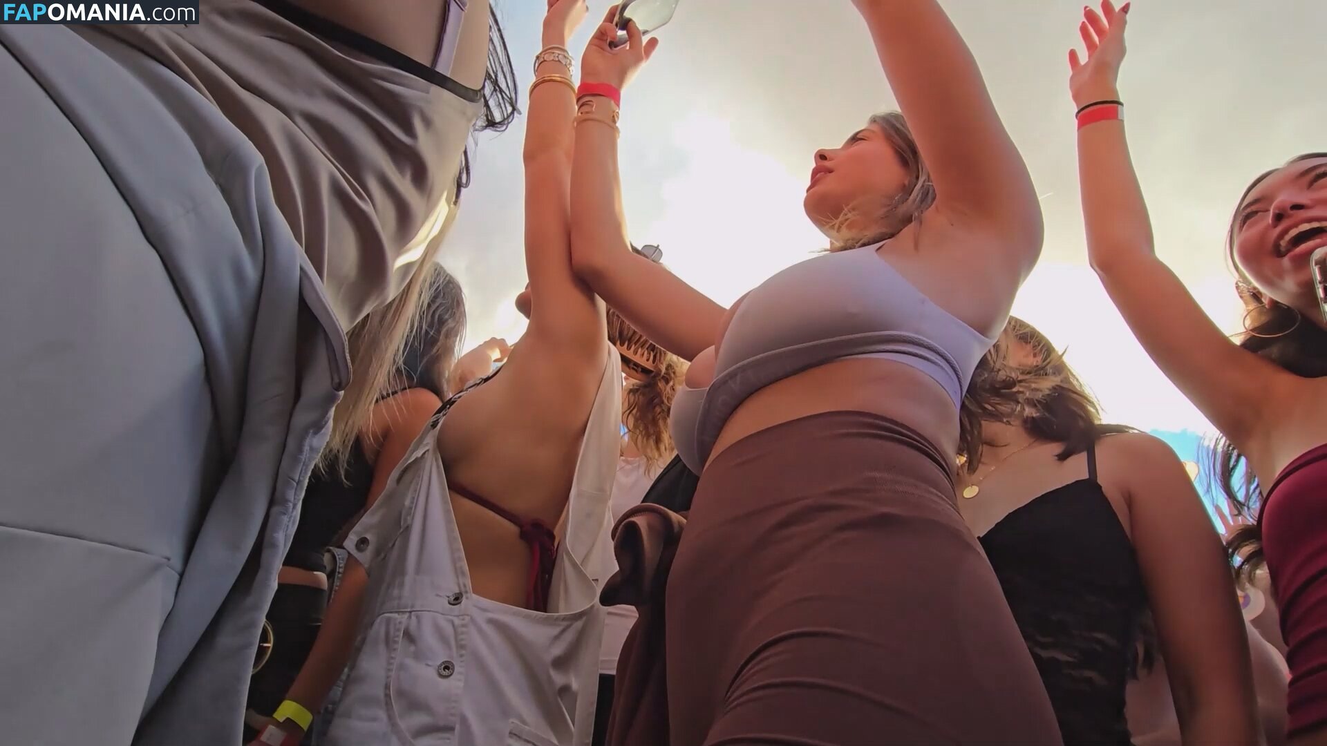 CANDID Boobs / bouncy / braless / cleavage / downblouse / jiggly Naken OnlyFans  Läckta Foto #3