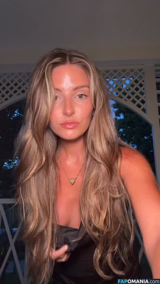 Carla Bezanson / carlabezanson Naken OnlyFans  Läckta Foto #3