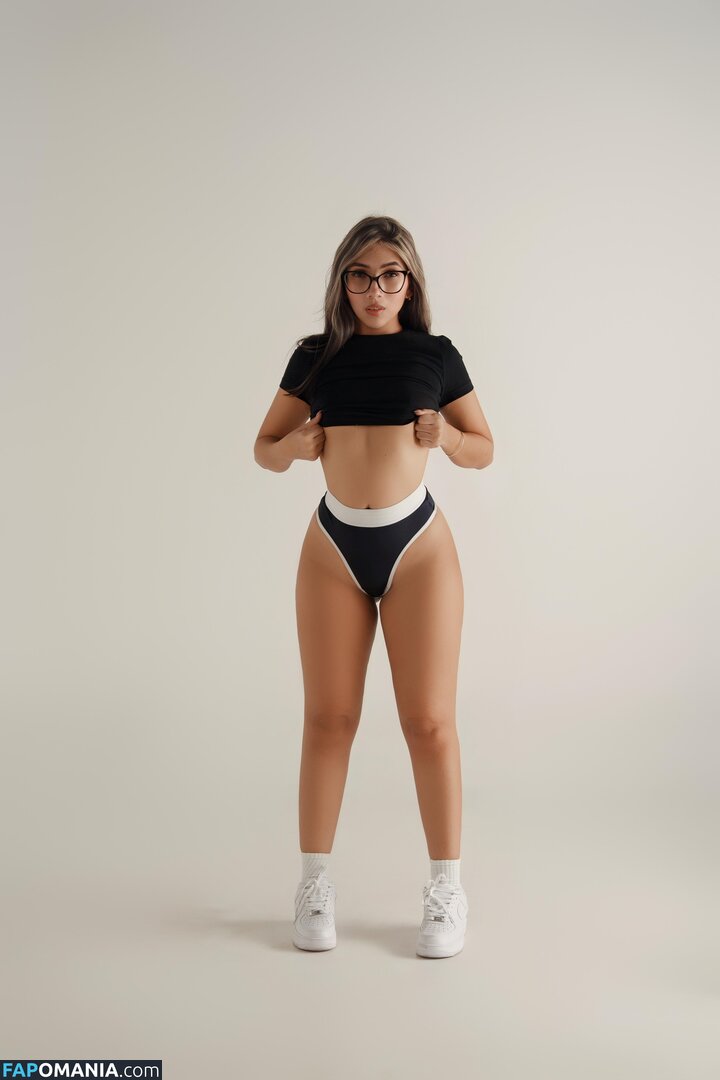 caro_martinezz / https: Naken OnlyFans  Läckta Foto #2