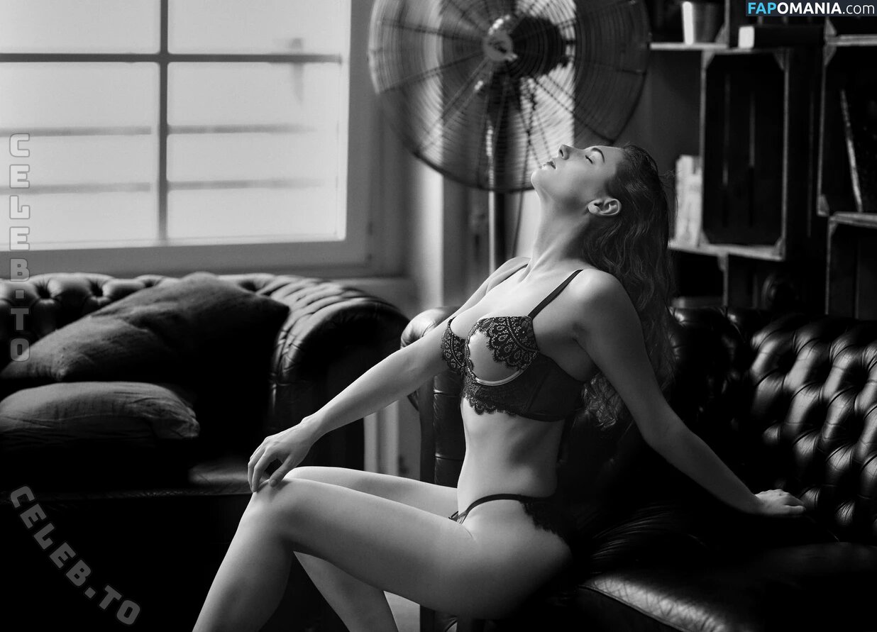 caro_petitemodel / petitemodelCaro Naken OnlyFans  Läckta Foto #3