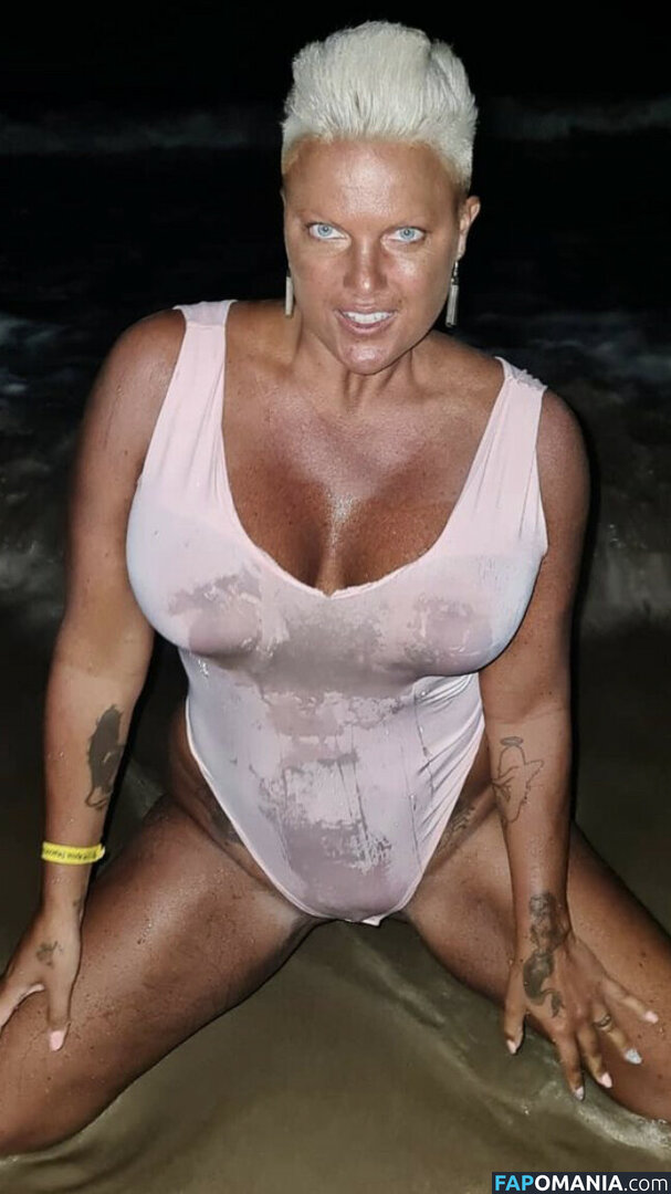 Caroline Öberg / carrooberg Naken OnlyFans  Läckta Foto #2