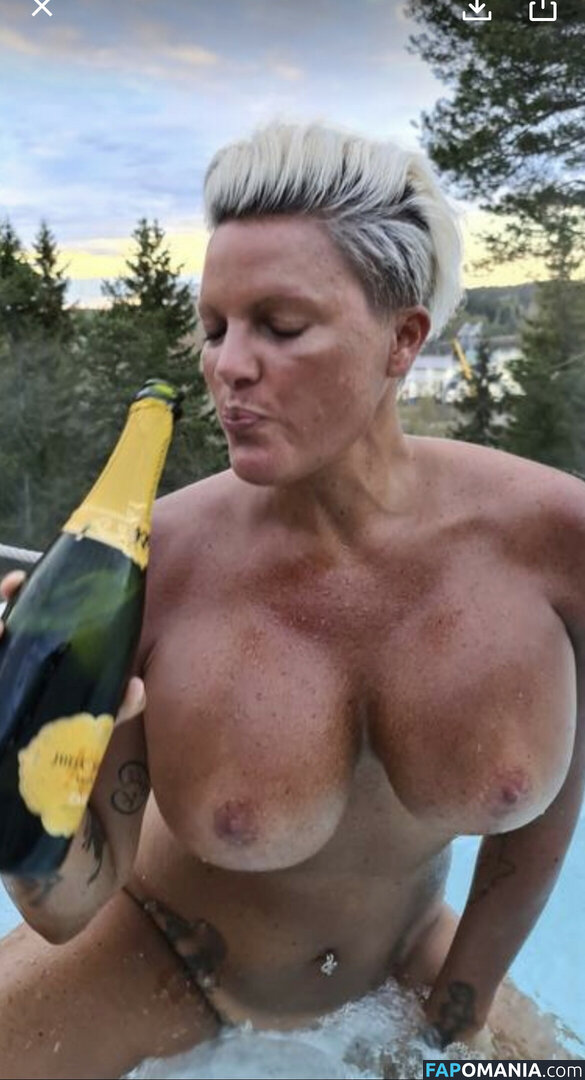 Caroline Öberg / carrooberg Naken OnlyFans  Läckta Foto #6