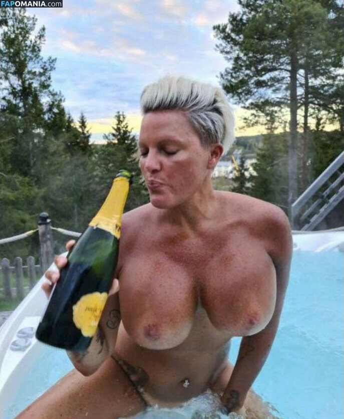 Caroline Öberg / carrooberg Naken OnlyFans  Läckta Foto #18