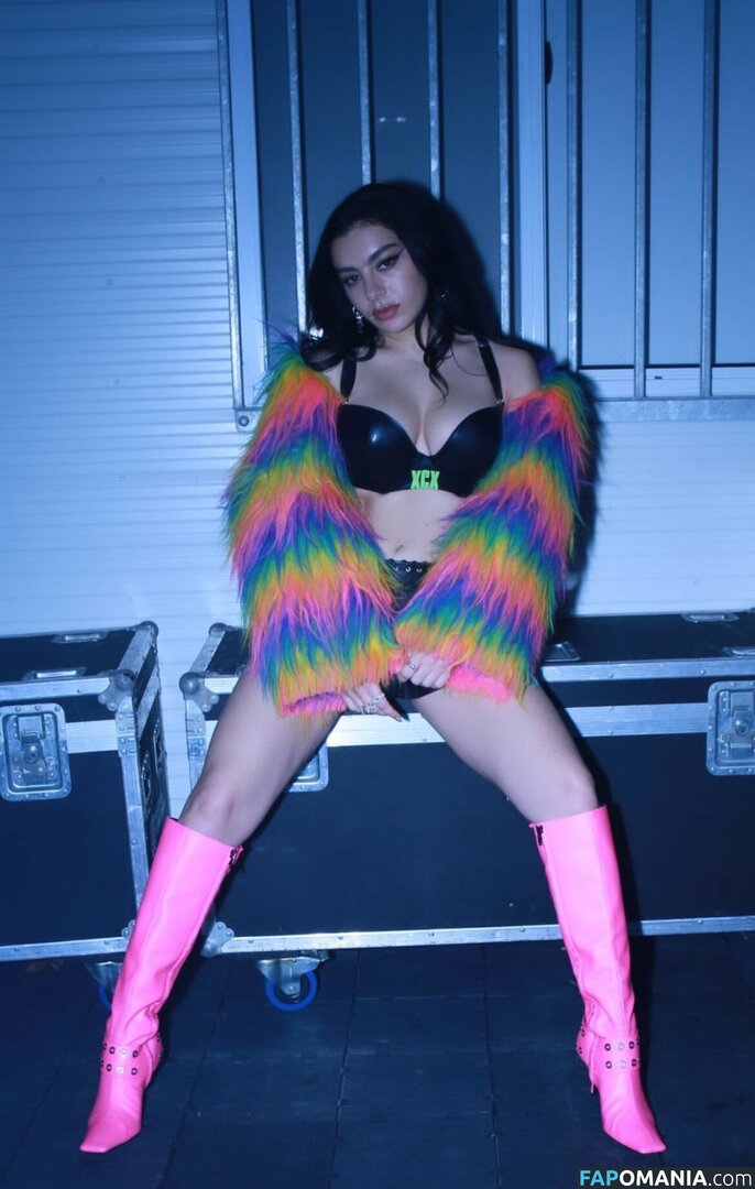 Charli XCX / charli_xcx / charlignarly / charlixcx / https: Naken OnlyFans  Läckta Foto #322