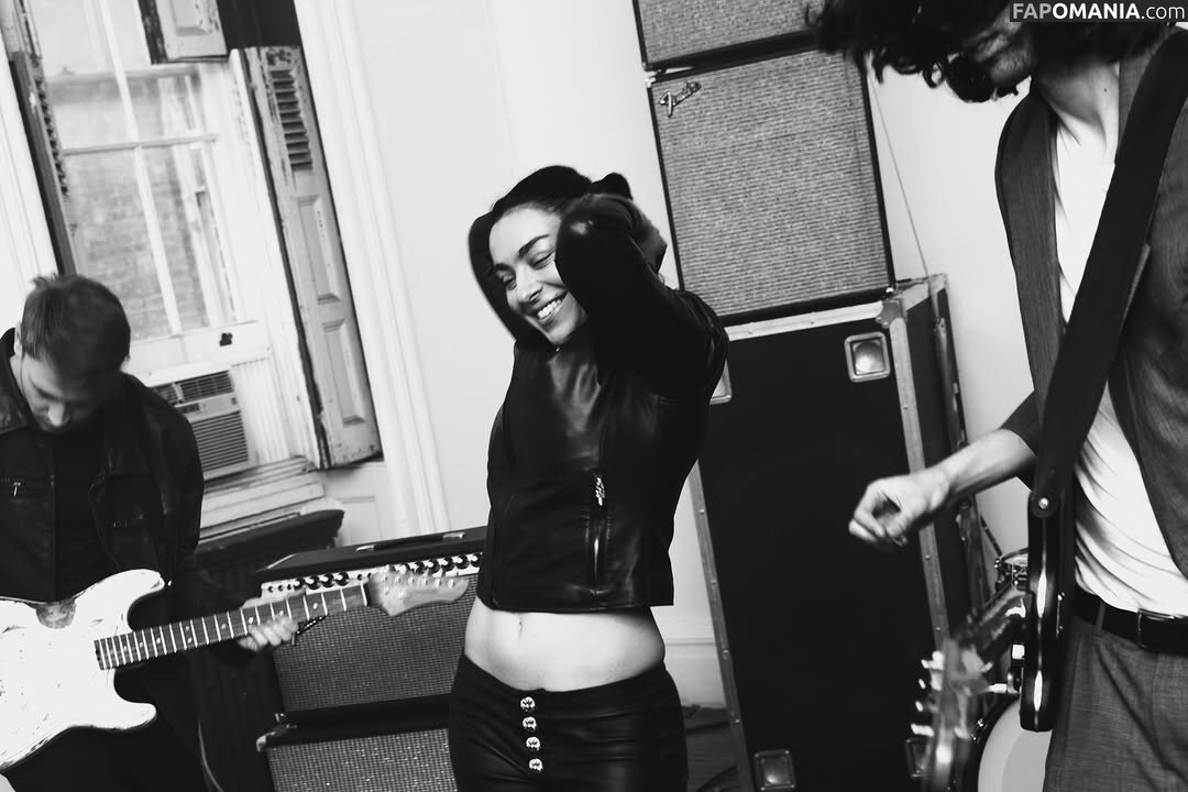Charli XCX / charli_xcx / charlignarly / charlixcx / https: Naken OnlyFans  Läckta Foto #1262