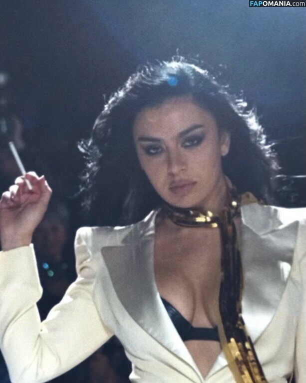 Charli XCX / charli_xcx / charlignarly / charlixcx / https: Naken OnlyFans  Läckta Foto #1268