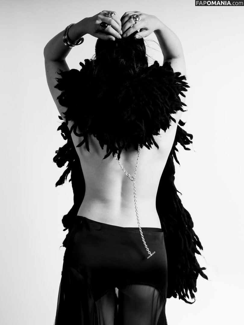 Charli XCX / charli_xcx / charlignarly / charlixcx / https: Naken OnlyFans  Läckta Foto #1271