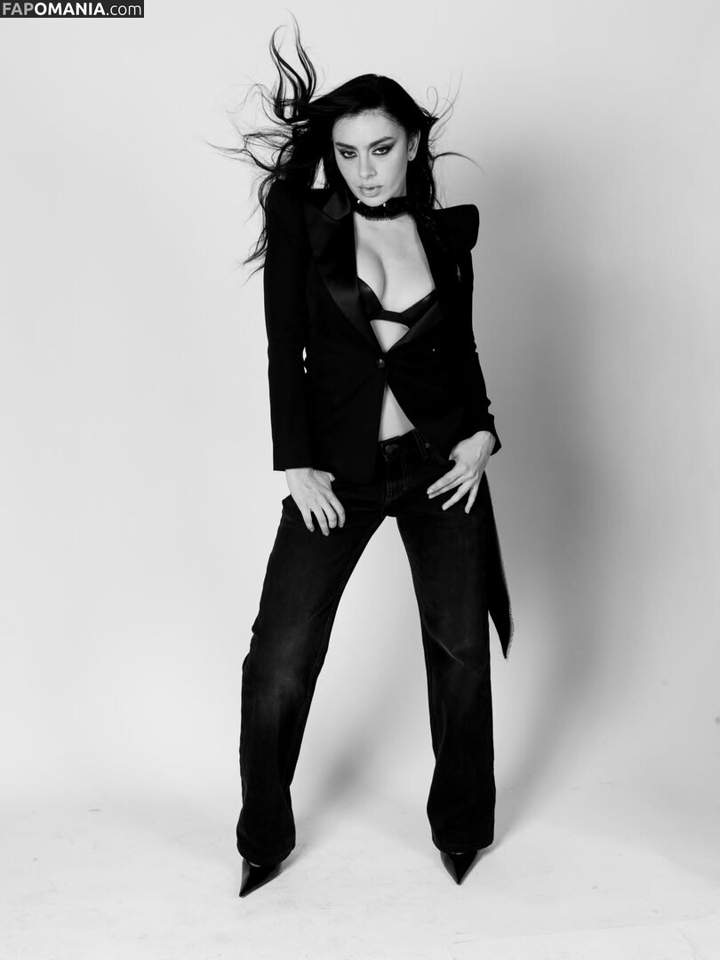 Charli XCX / charli_xcx / charlignarly / charlixcx / https: Naken OnlyFans  Läckta Foto #1272