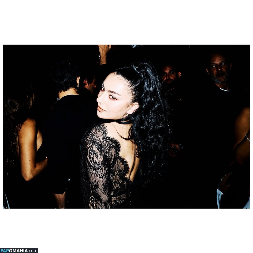 Charli XCX / charli_xcx / charlignarly / charlixcx / https: Naken OnlyFans  Läckta Foto #1285