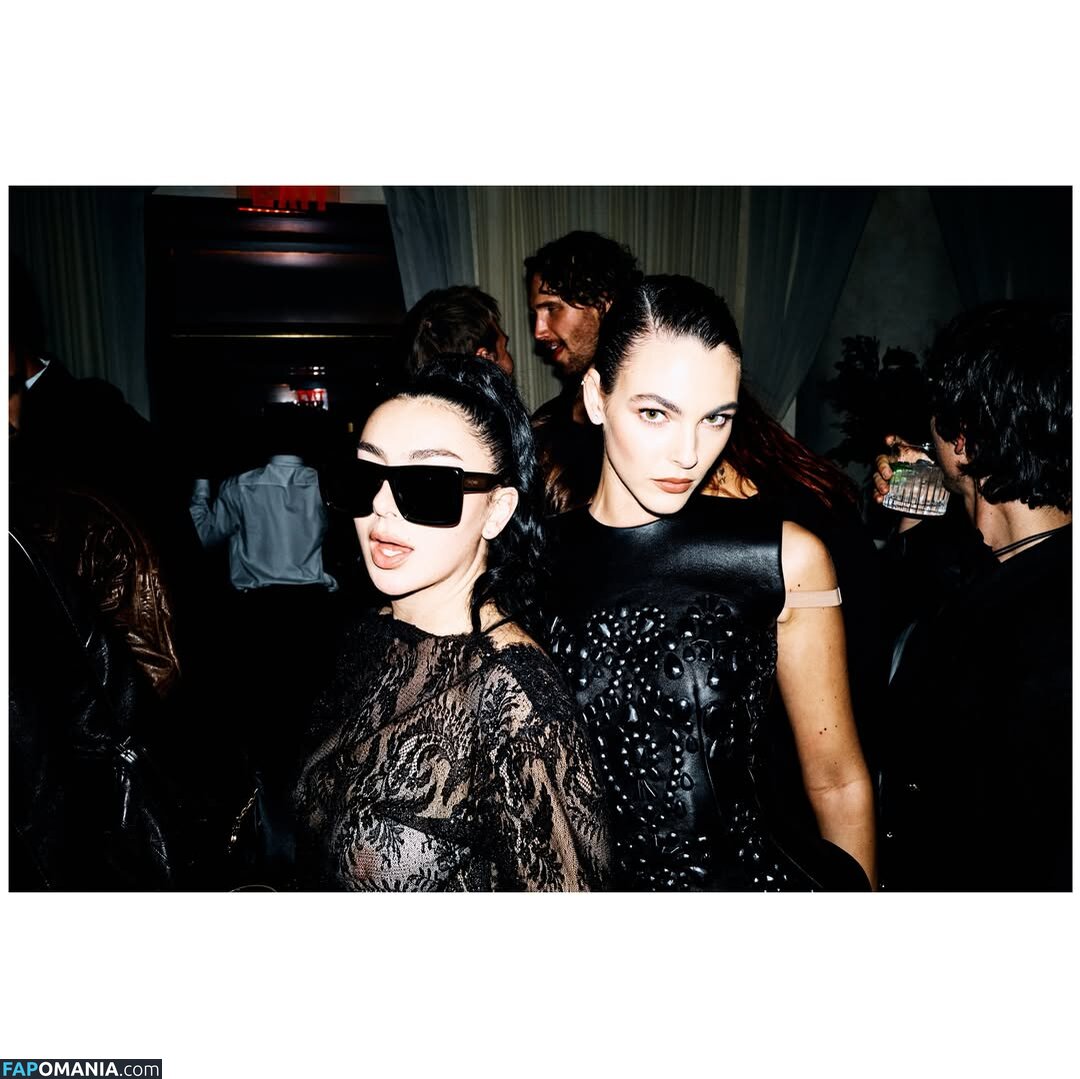 Charli XCX / charli_xcx / charlignarly / charlixcx / https: Naken OnlyFans  Läckta Foto #1286