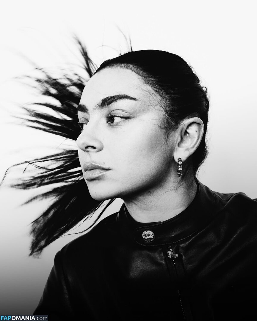 Charli XCX / charli_xcx / charlignarly / charlixcx / https: Naken OnlyFans  Läckta Foto #1287