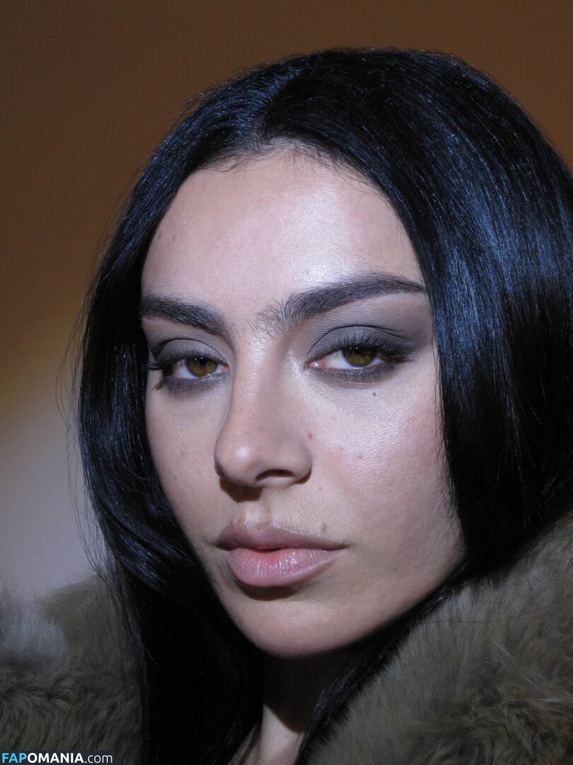 Charli XCX / charli_xcx / charlignarly / charlixcx / https: Naken OnlyFans  Läckta Foto #1292