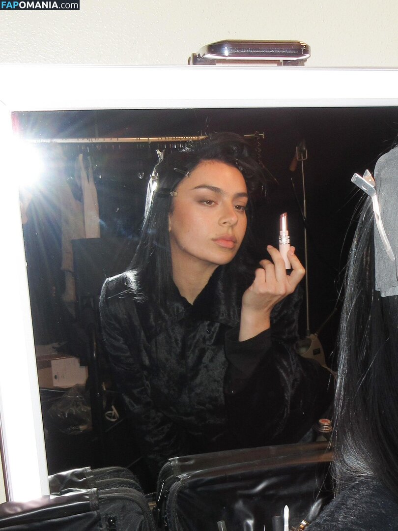 Charli XCX / charli_xcx / charlignarly / charlixcx / https: Naken OnlyFans  Läckta Foto #1293