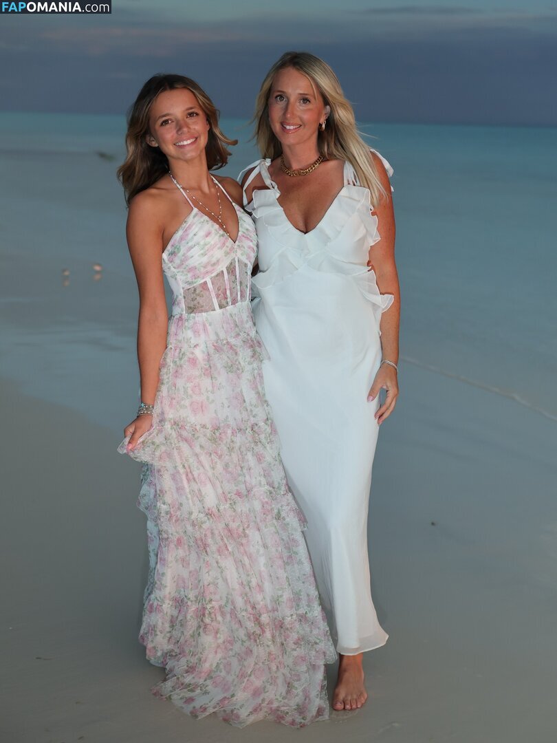 Chasity and Elli Nolan Naken OnlyFans  Läckta Foto #1