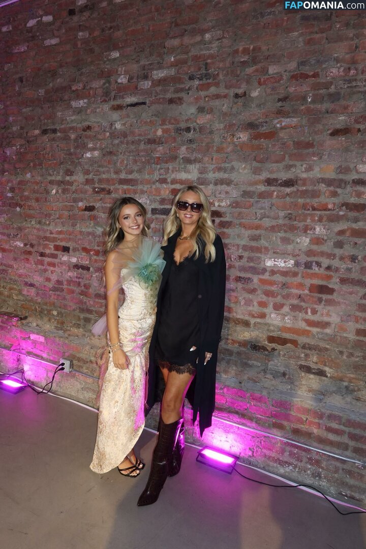 Chasity and Elli Nolan Naken OnlyFans  Läckta Foto #3