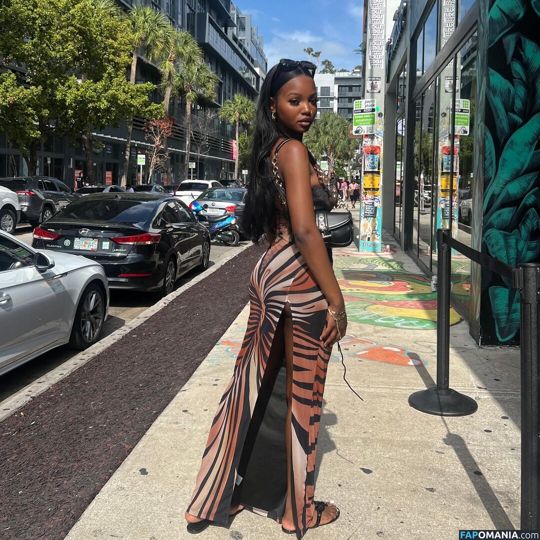 Chelley Bissainthe / _slimthin / chelley.b / itschelleyb Naken OnlyFans  Läckta Foto #1